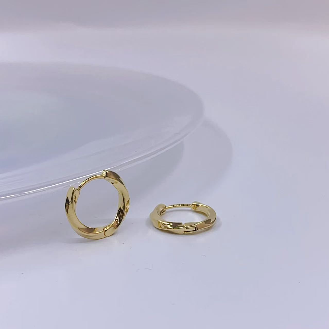 Classic Twist Small Hoops - 18K Gold Plated